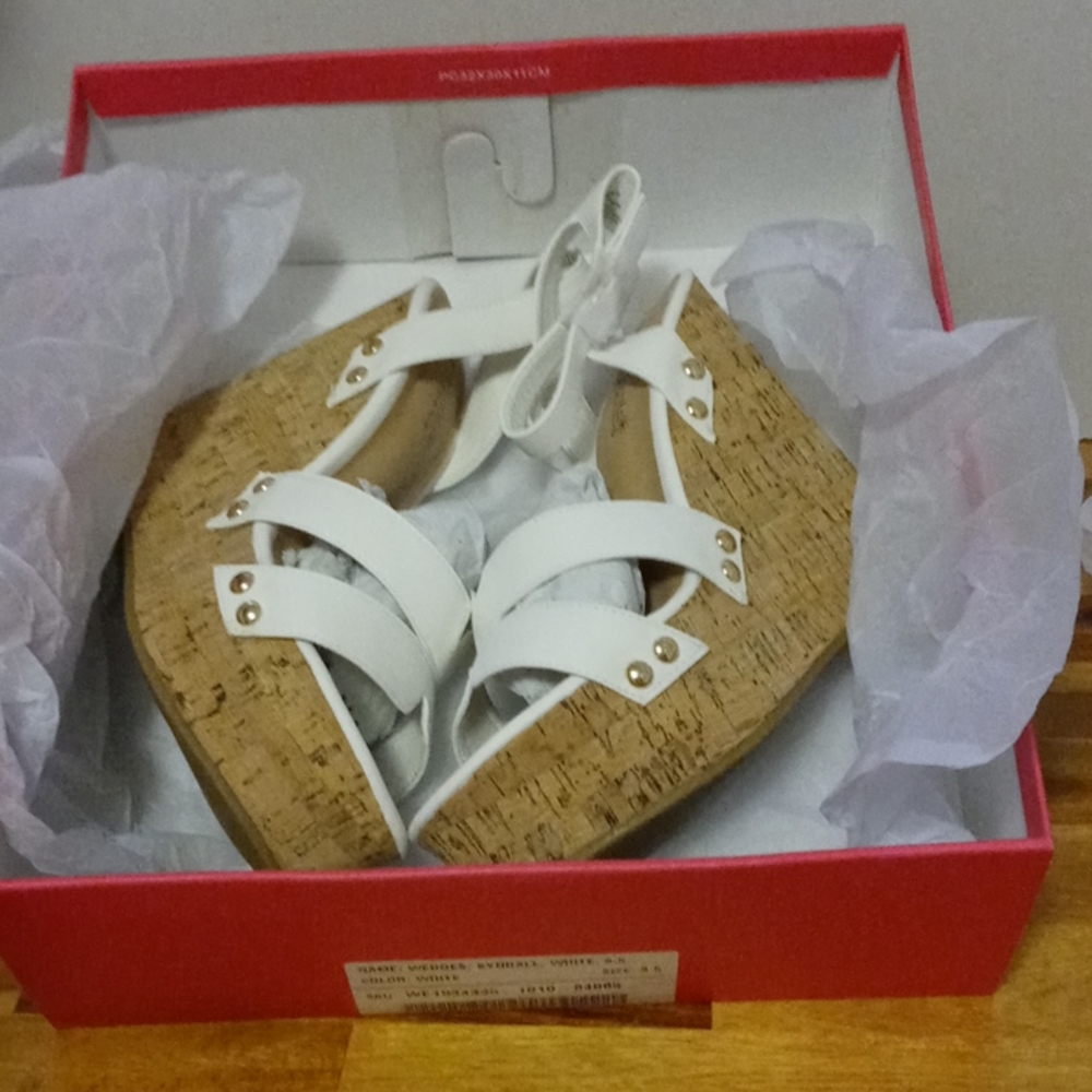 KYNDALL,Wedges, 8.5, white, SMOKE-FREE CLOSET! 🚭🛍️ - Picture 8 of 10